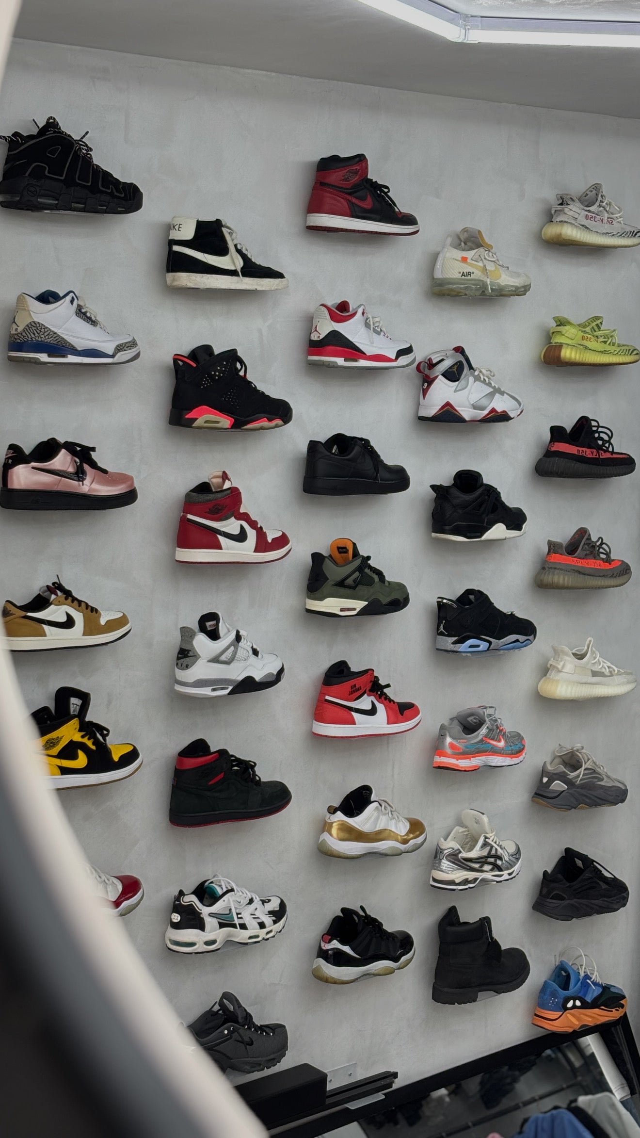 SNEAKERS