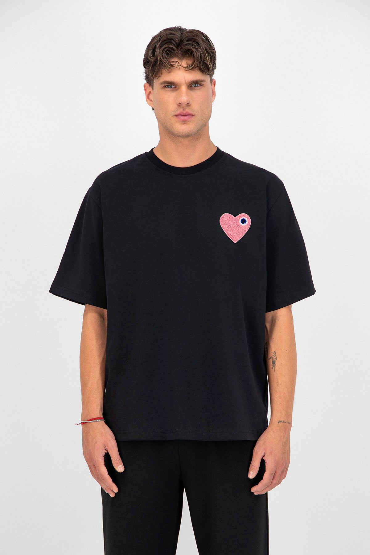 T-SHIRT NOIR - CŒUR ROSE