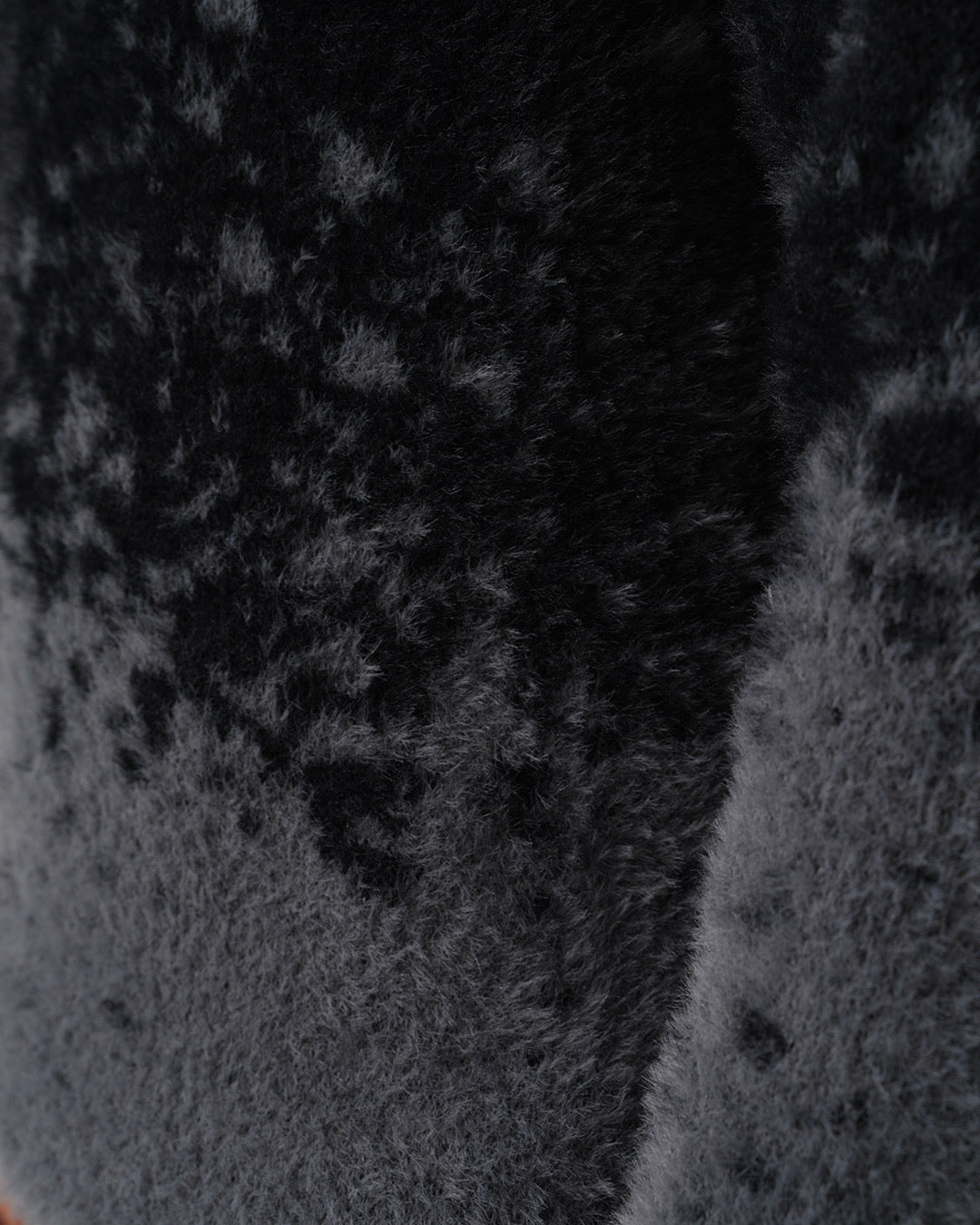 PULL - NOIR - GRIS