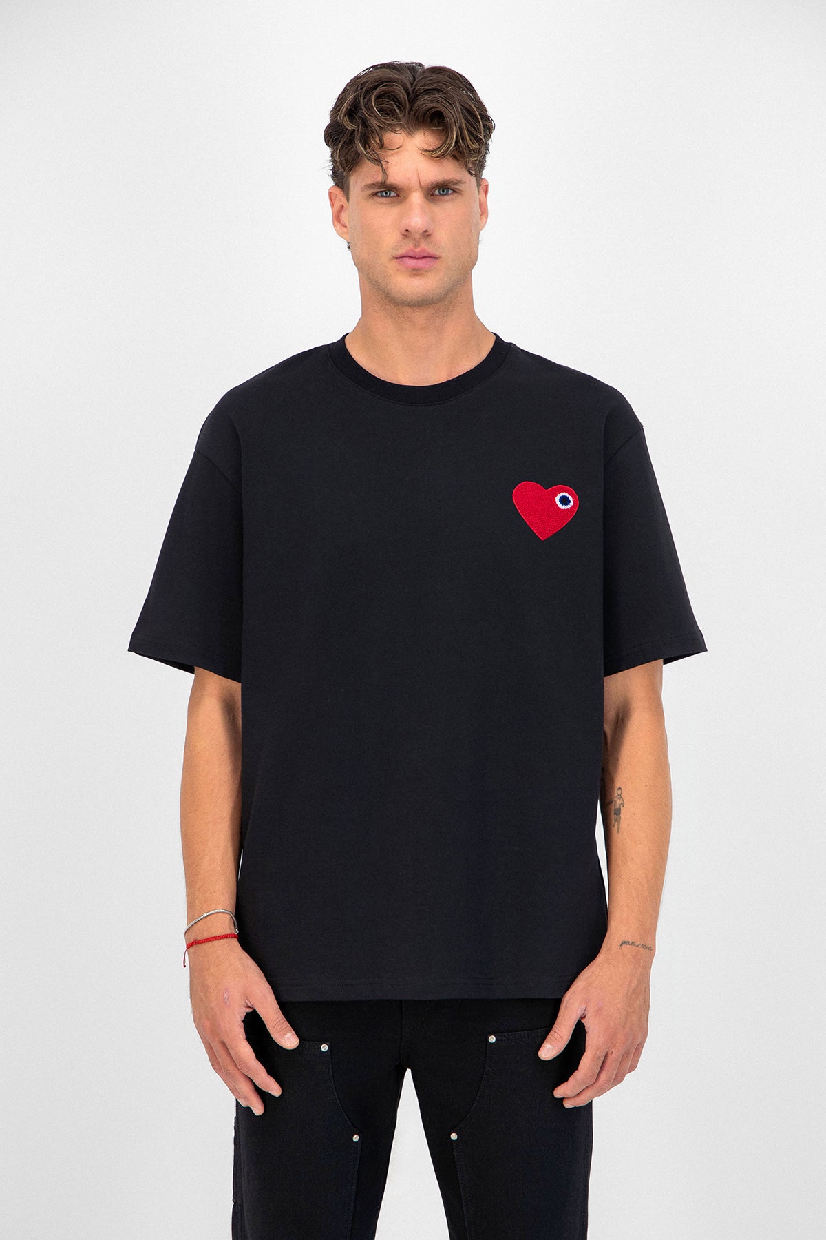 T-SHIRT NOIR – CŒUR ROUGE